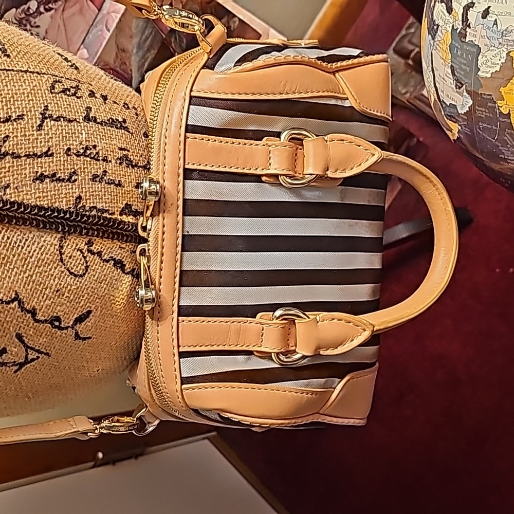Henri Bendel Centennial Barrel Two-Way Satchel w/ Mirror - Picture 5 of 17